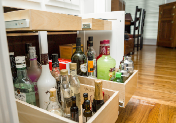 Pull-out bar storage.