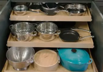 Three-drawer Pull Out shelves.