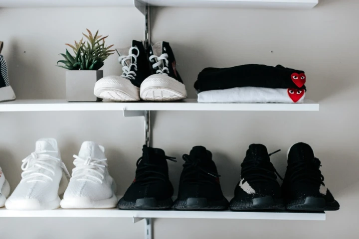 shoe closet, shoe shelf, shoe storage