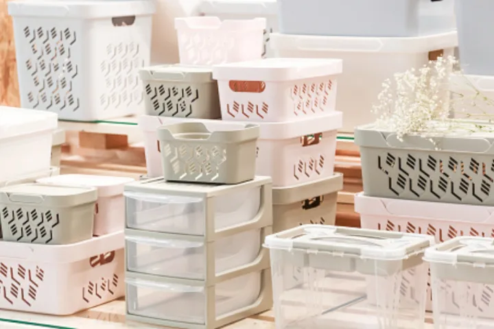 A group of plastic containers.