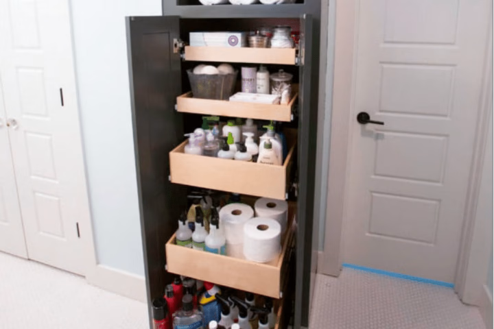 Tall bothroom storage.